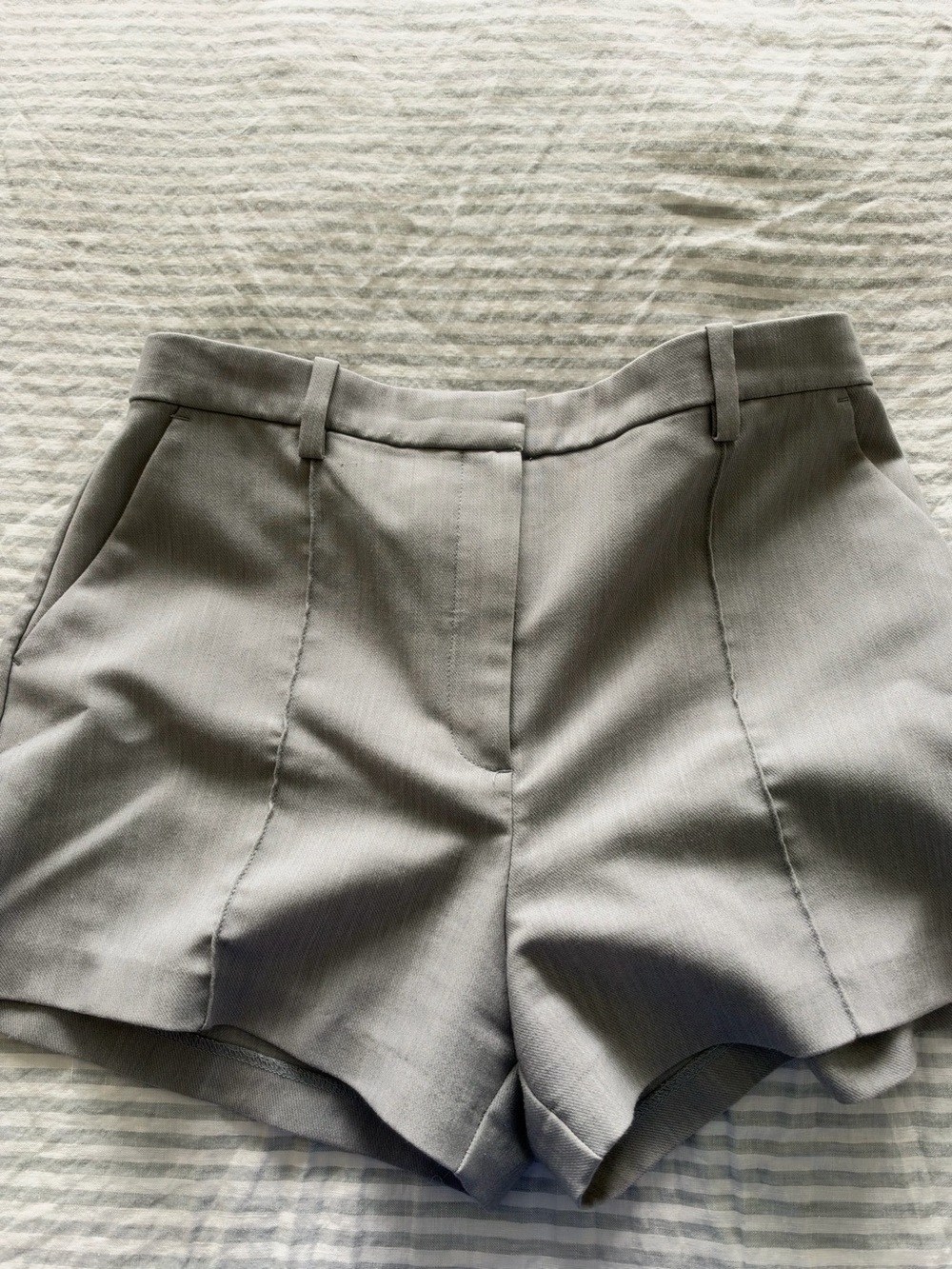 Abercrombie & Fitch High-Waist Tailored Shorts in Light Gray